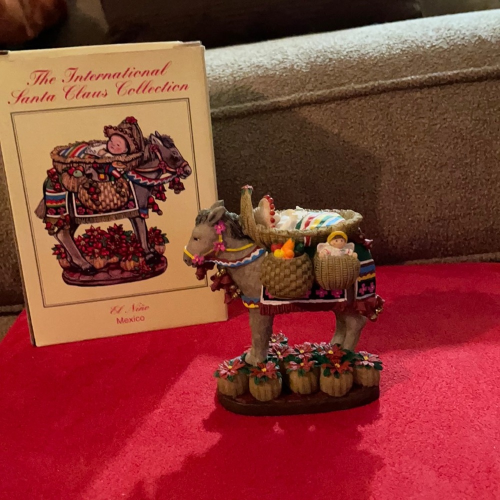 2001 International Santa C. El Niño Figurine!